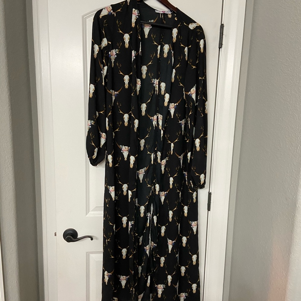 Long black shaw with bull skulls